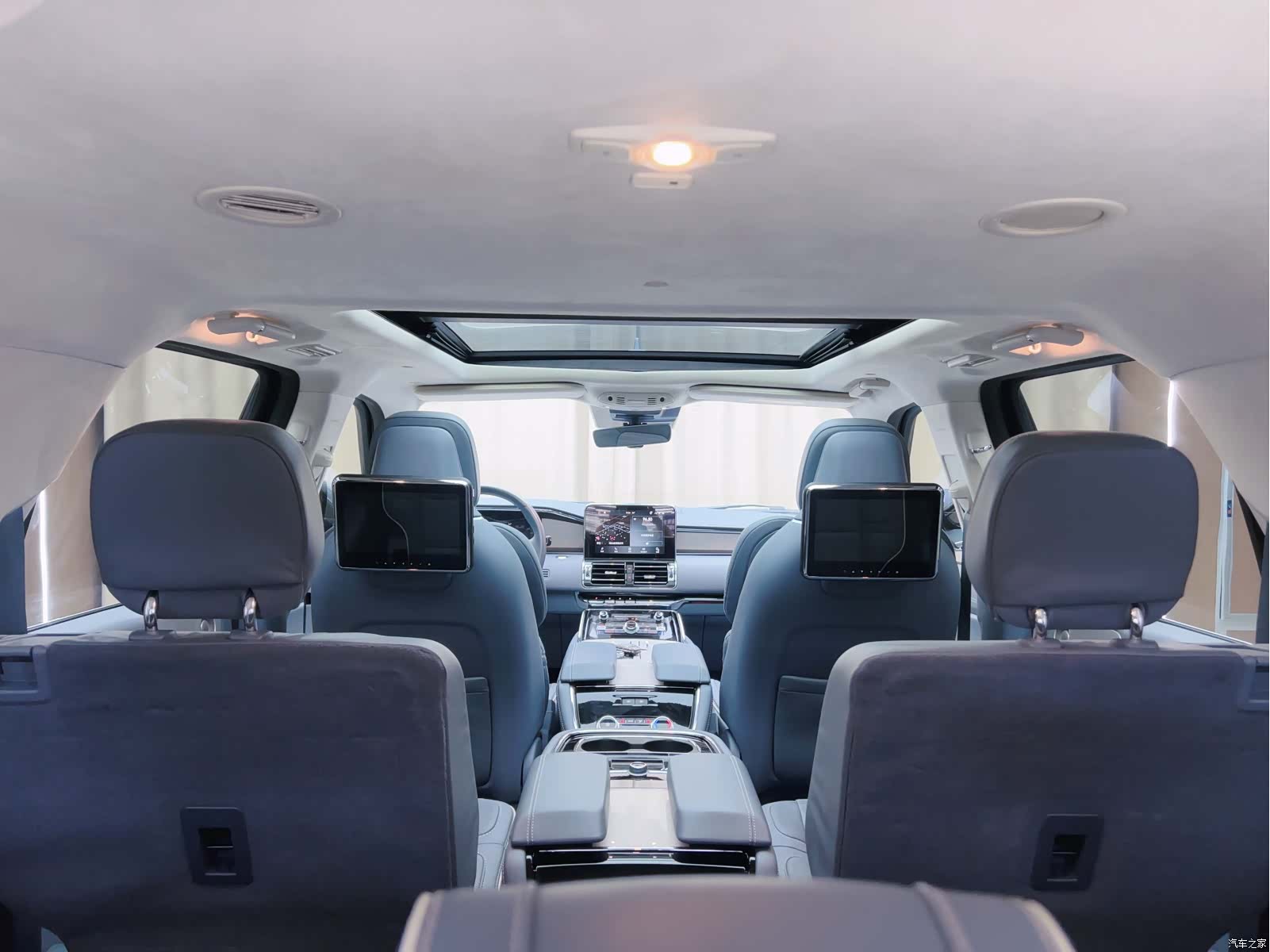 Lincoln Navigator, 2021 9