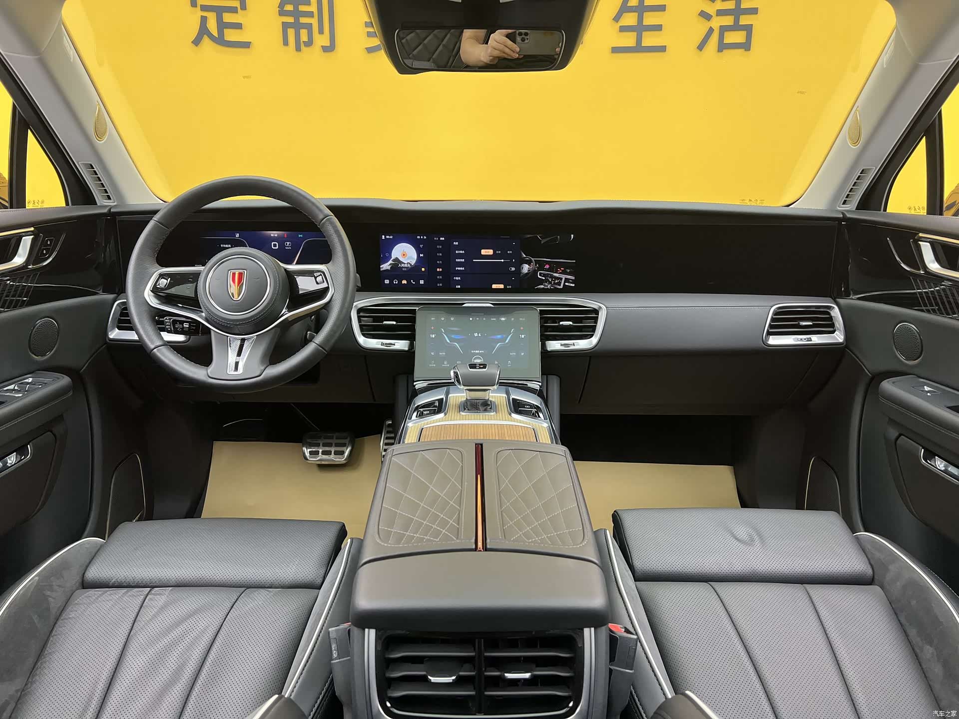 Hongqi E-HS9, 2023 10