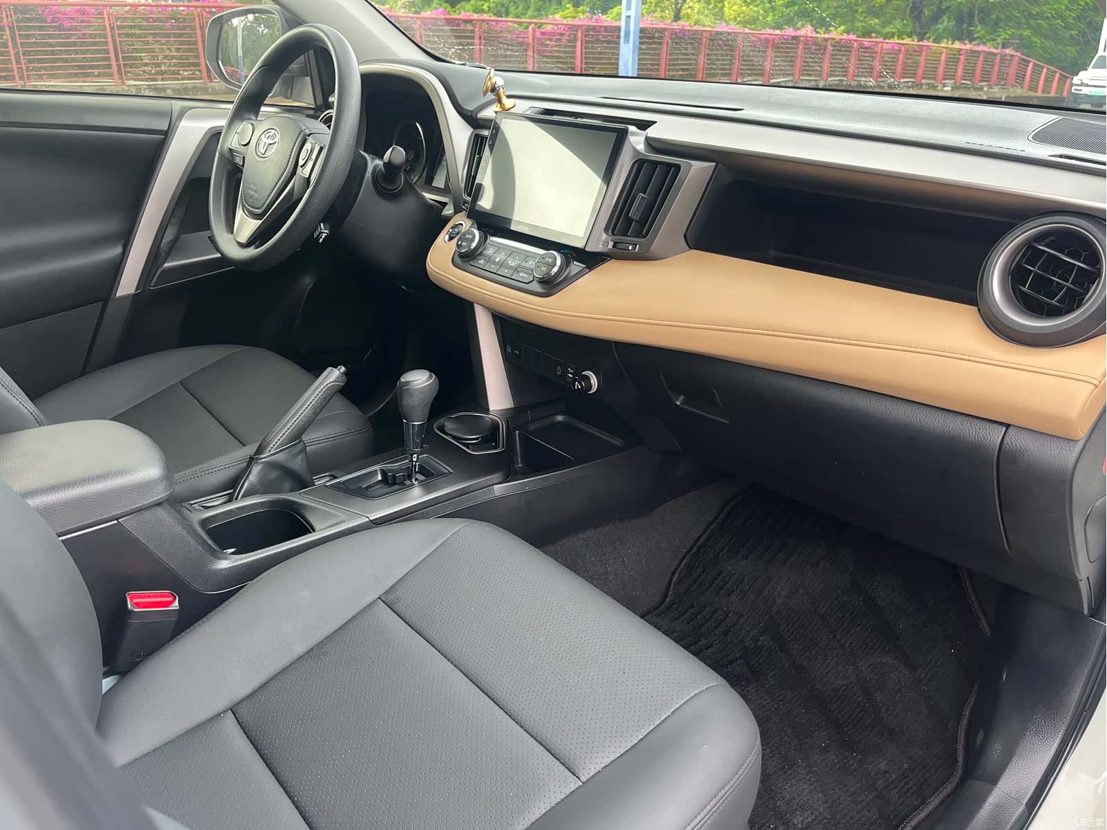 Toyota RAV4, 2019 12