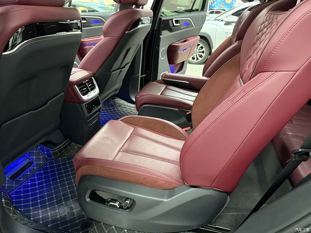 Hongqi E-HS9, 2023 11