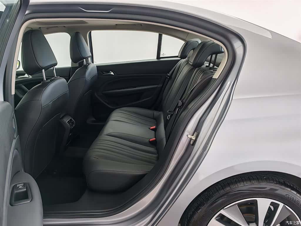 Peugeot 408, 2023 15