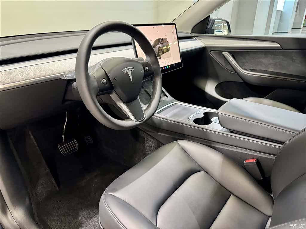Tesla Model Y, 2024 23