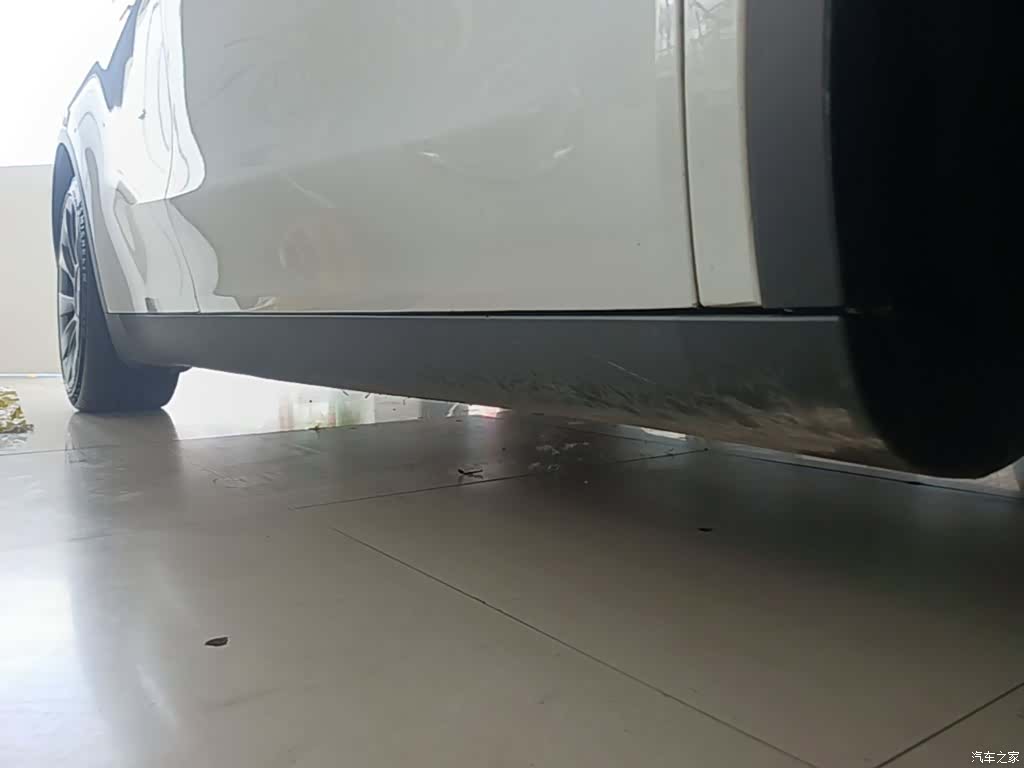 Tesla Model Y, 2023 21