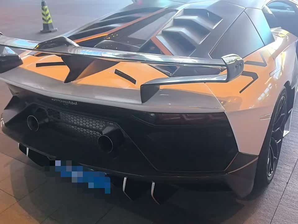 Lamborghini Aventador