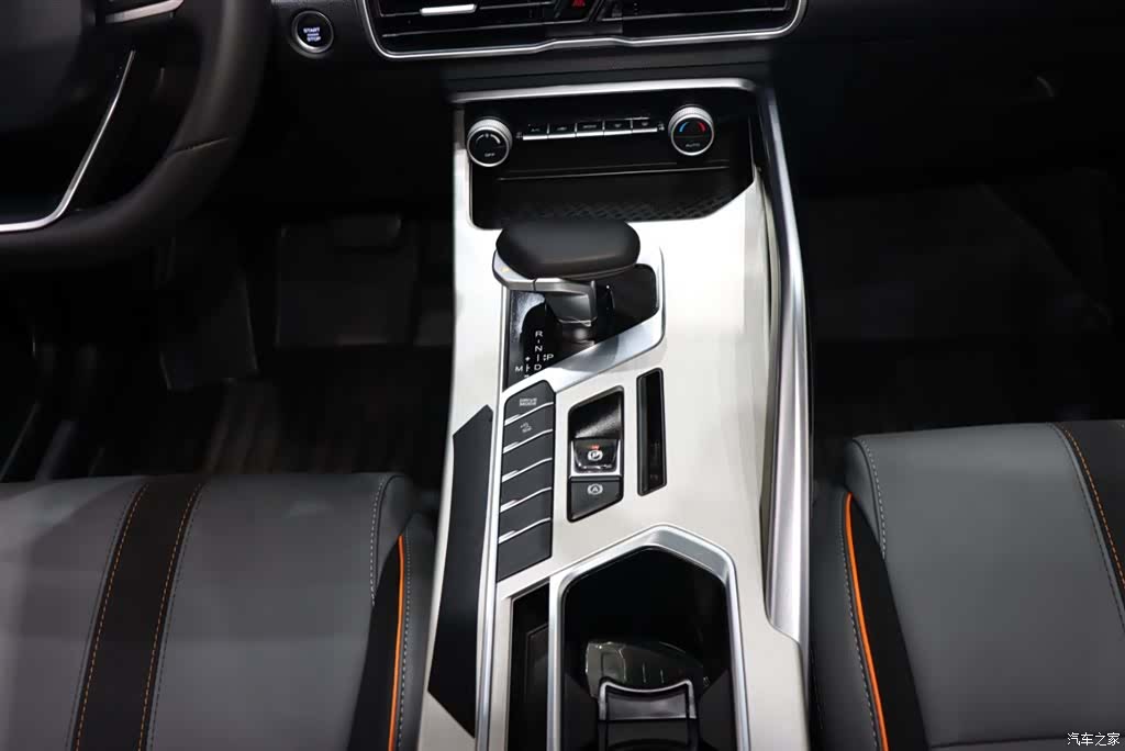Geely Coolray, 2024 14