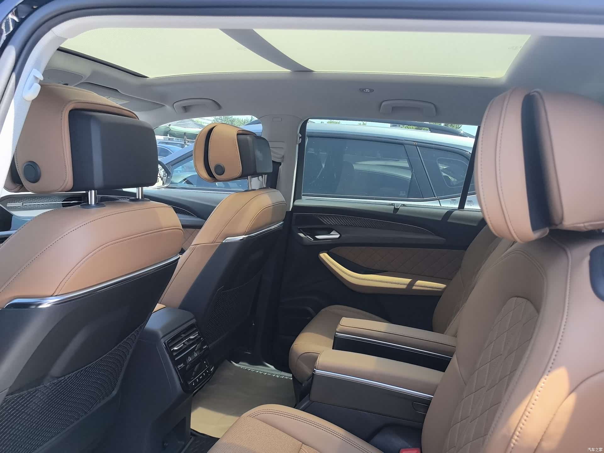 Audi Q6, 2024 9
