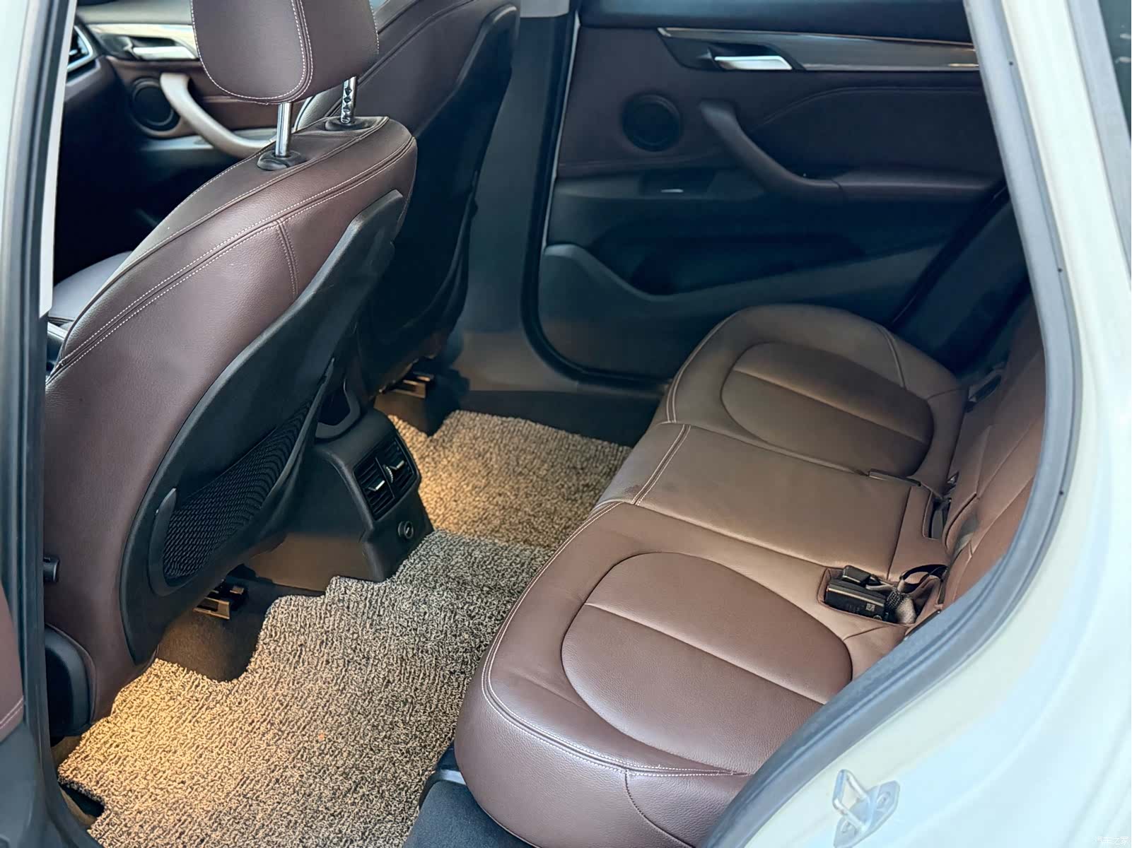 BMW X1, 2018 все фото