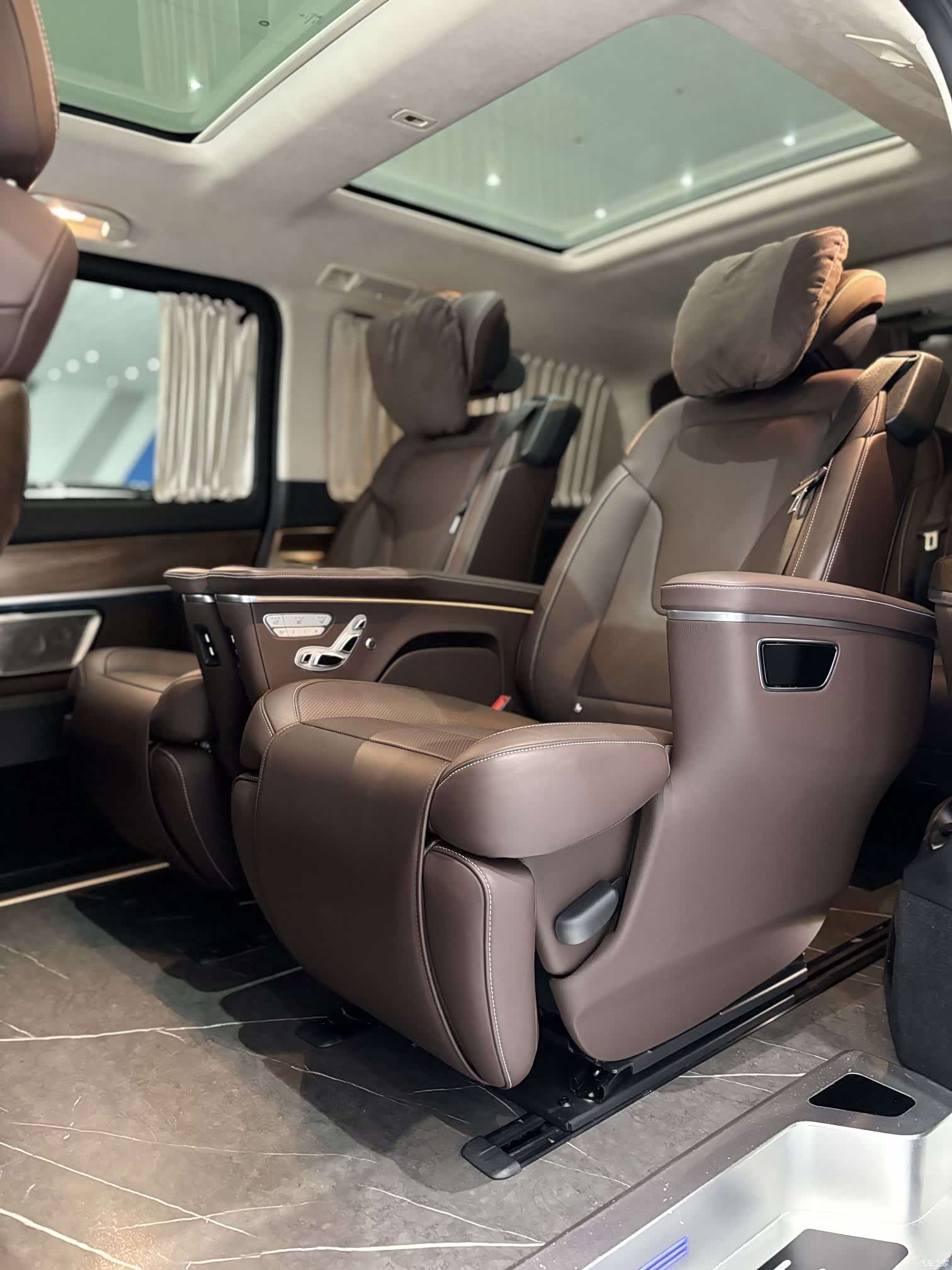 Mercedes-Benz V-Class, 2023 8