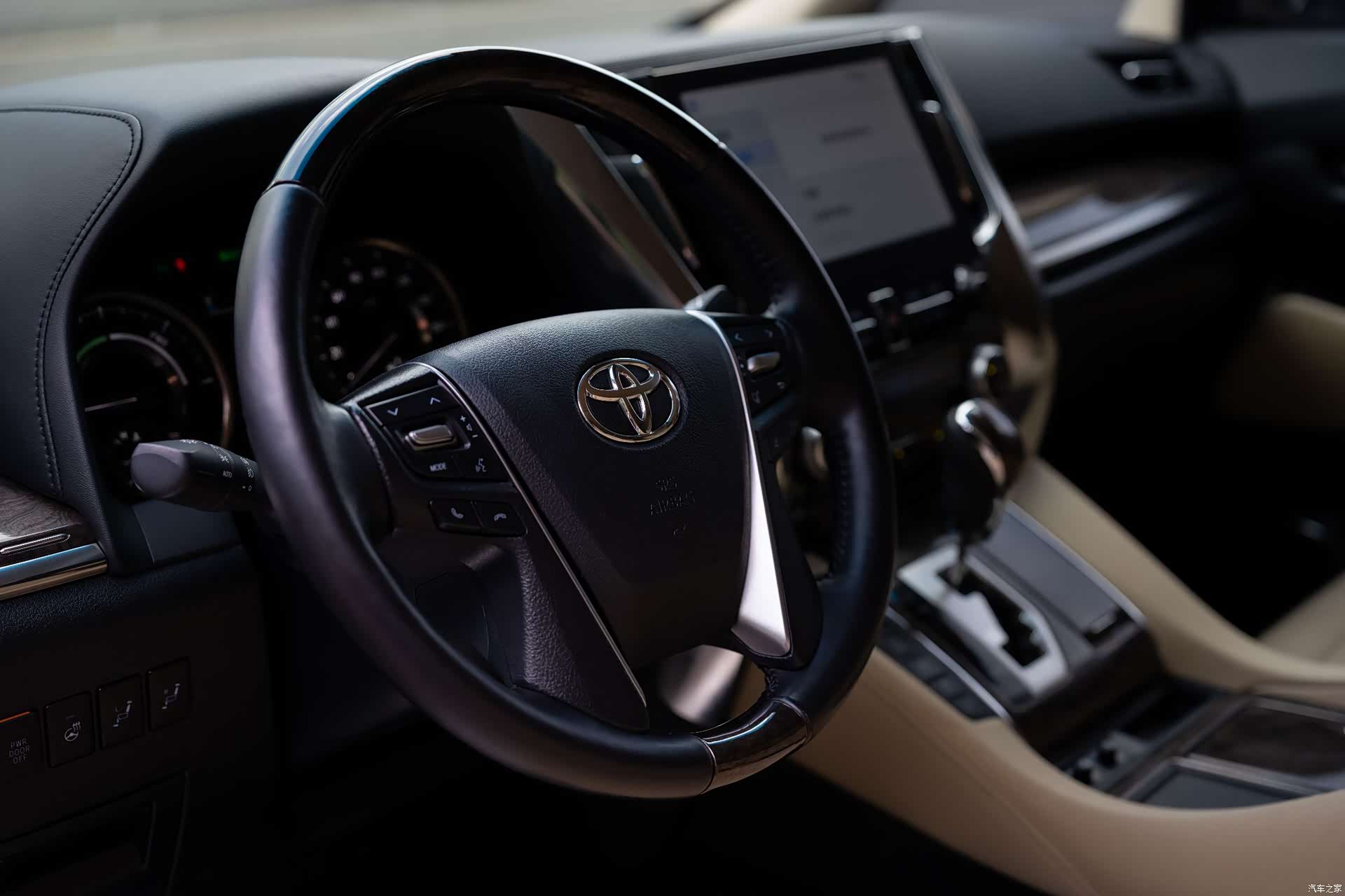 Toyota Alphard, 2022 4