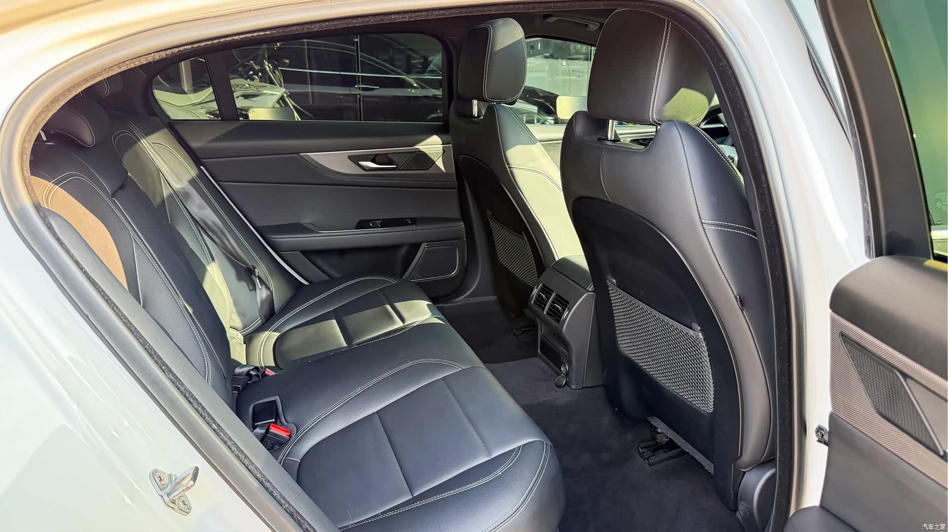 Land Rover XEL, 2020 12