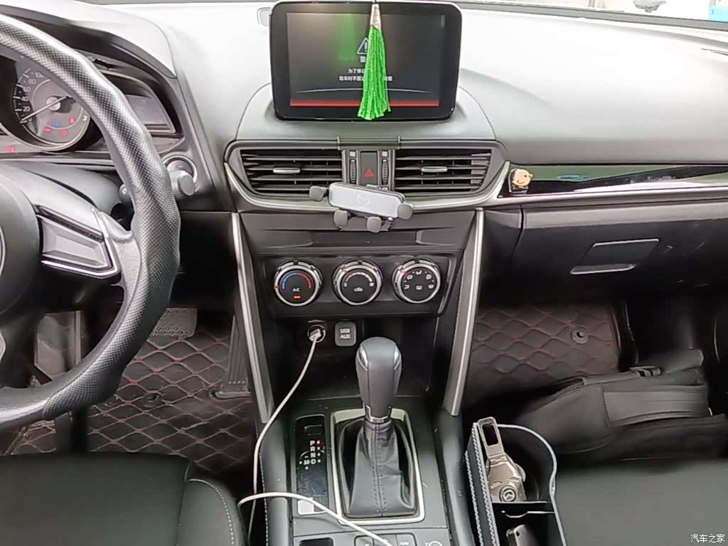 Mazda CX-4, 2019 13