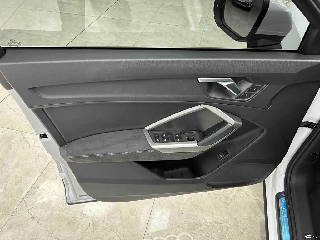 Audi Q3, 2022 10
