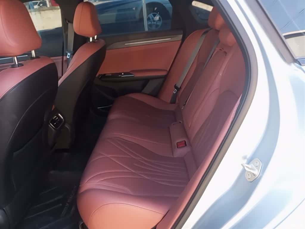 Geely Galaxy L6, 2025 17