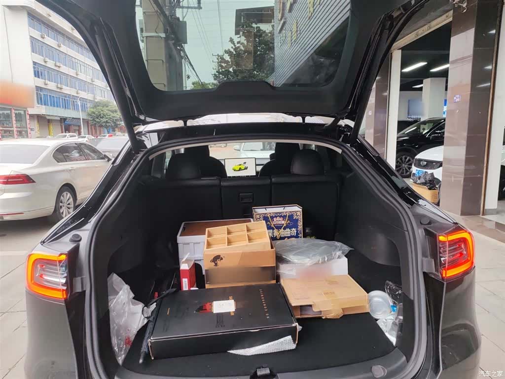 Tesla Model Y, 2022 19