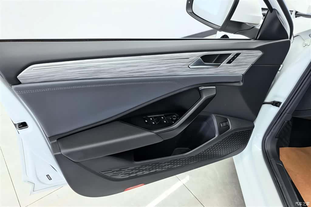 Volkswagen Sagitar, 2023 7