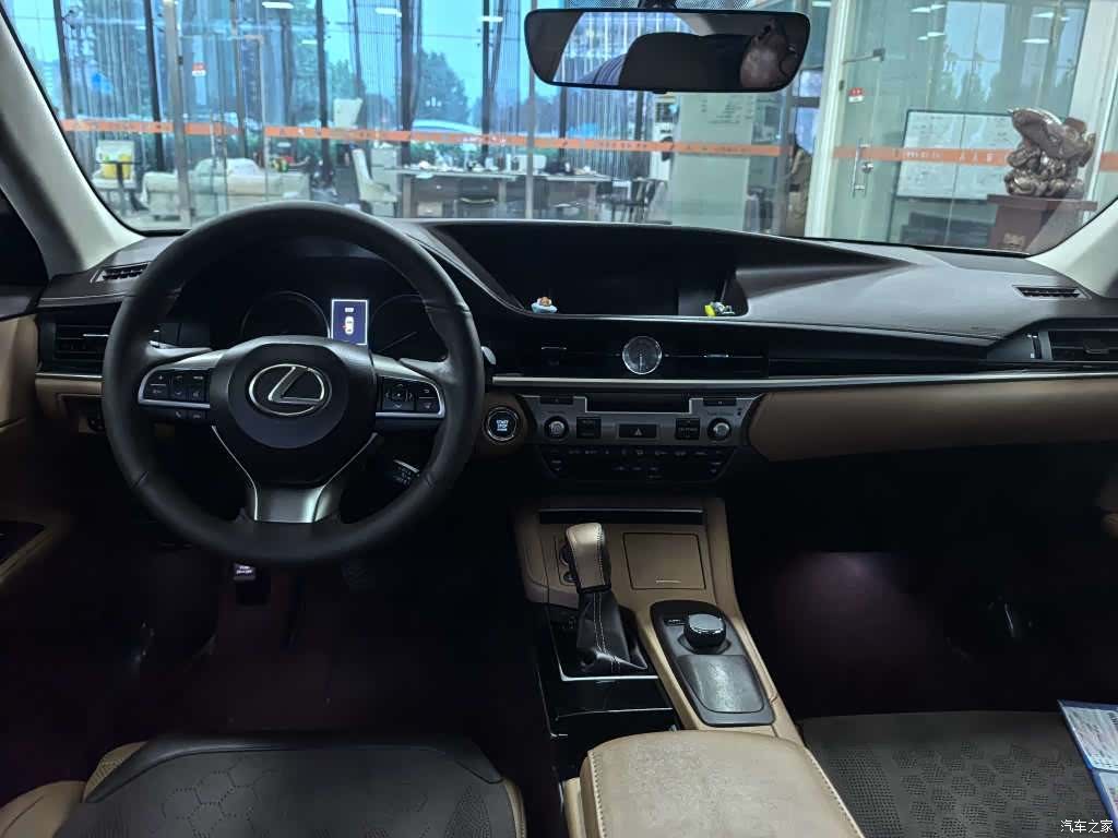 Lexus ES, 2017 9