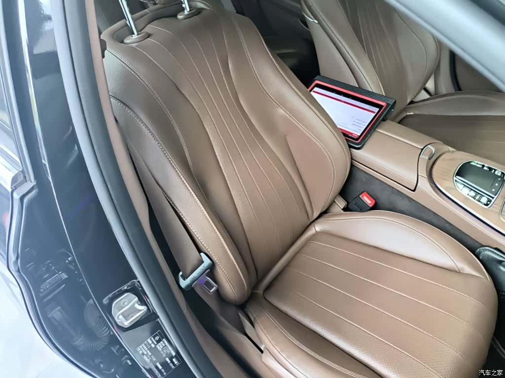 Mercedes-Benz E-Class, 2023 25