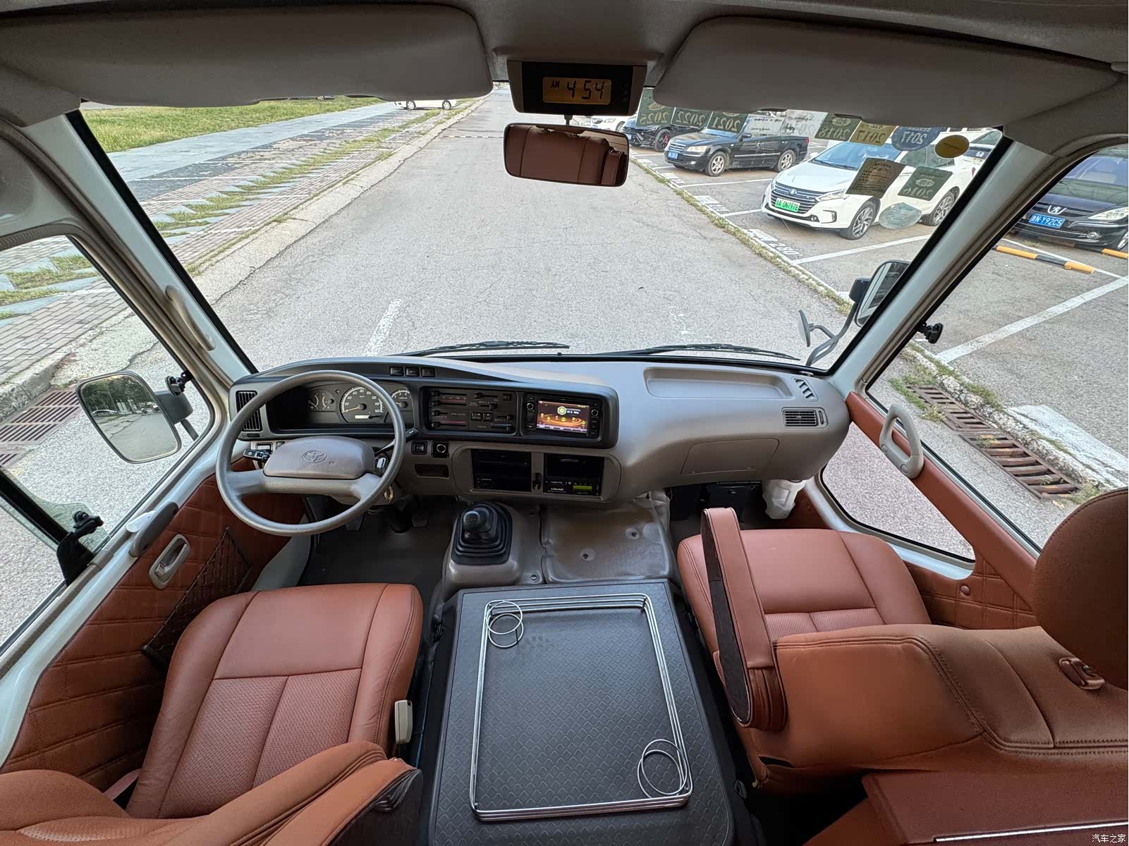 Toyota Coaster, 2015 13