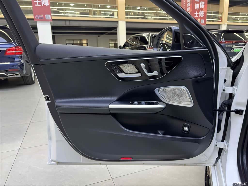 Mercedes-Benz C-Class, 2024 15