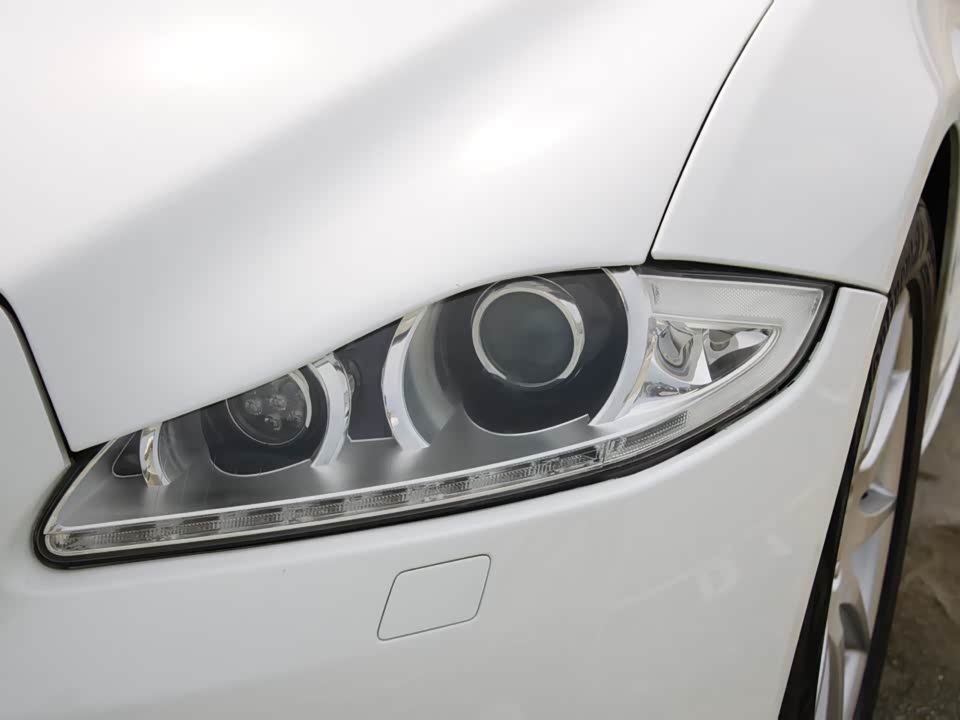 Jaguar XJ Jaguar XJ