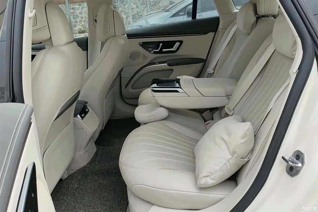Mercedes-Benz EQS, 2024 8