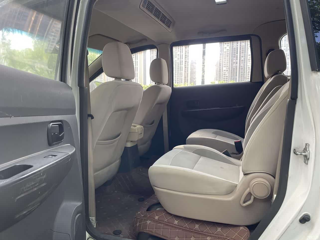 Wuling Hongguang, 2018 все фото