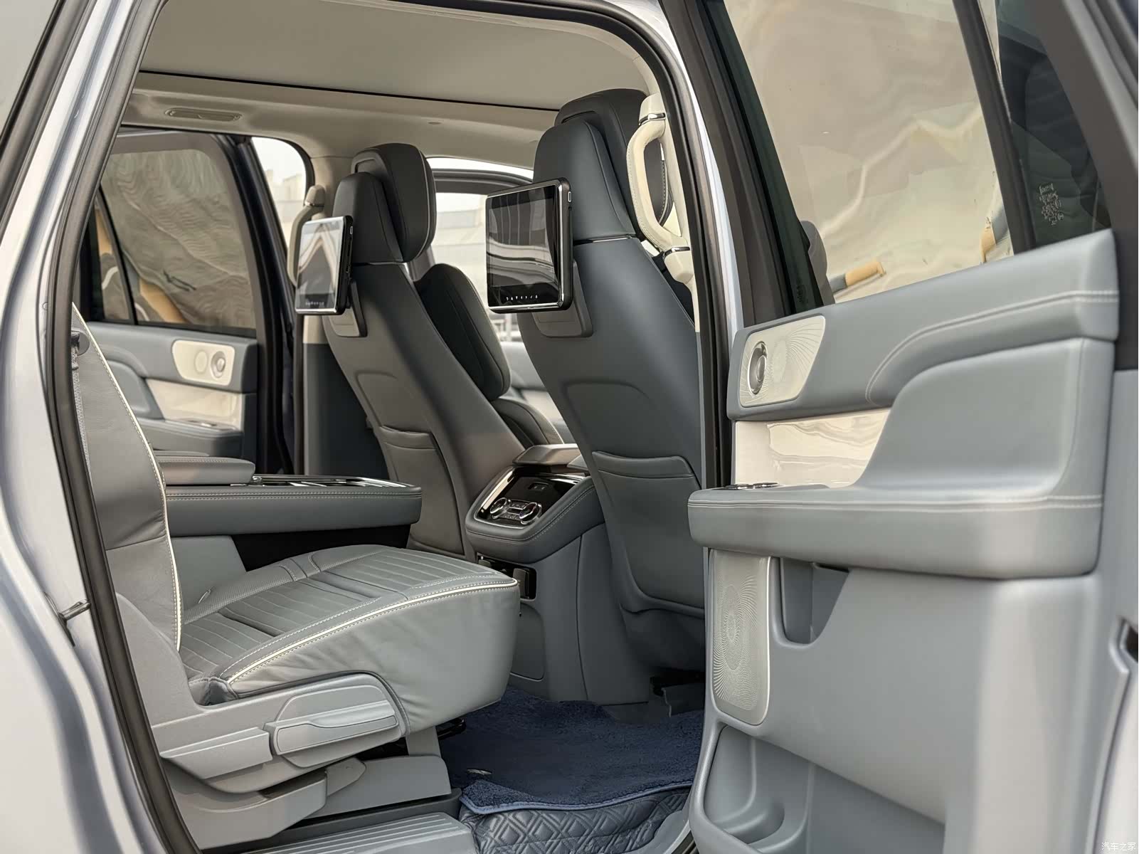 Lincoln Navigator, 2022 7