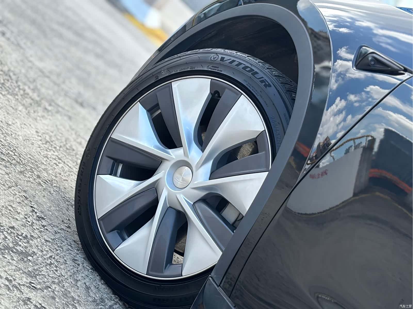 Tesla Model Y, 2023 9