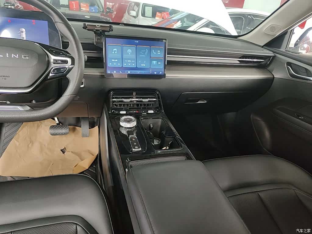 Wuling Starlight, 2024 13