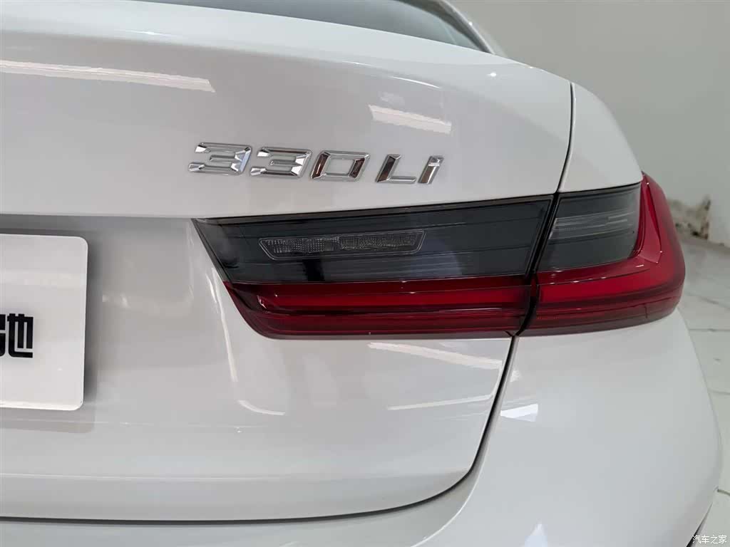 BMW 3 Series, 2025 10