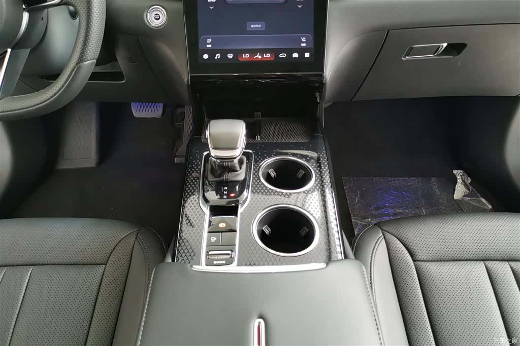Hongqi HS3, 2024 16