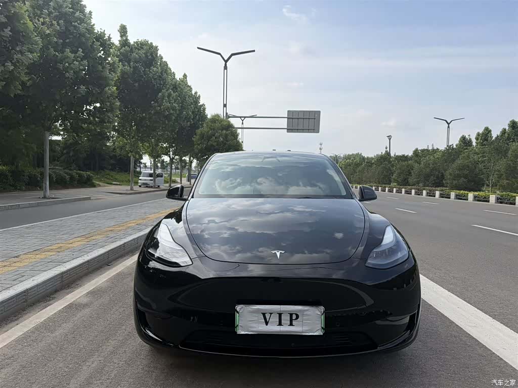 Tesla Model Y, 2023 2
