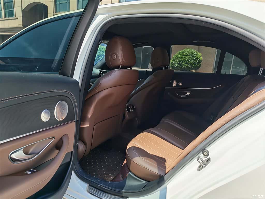 Mercedes-Benz E-Class, 2022 10