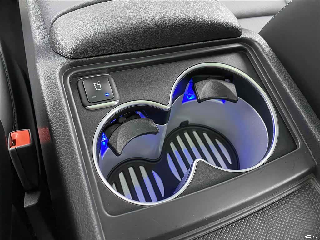 Mercedes-Benz V-Class, 2024 28