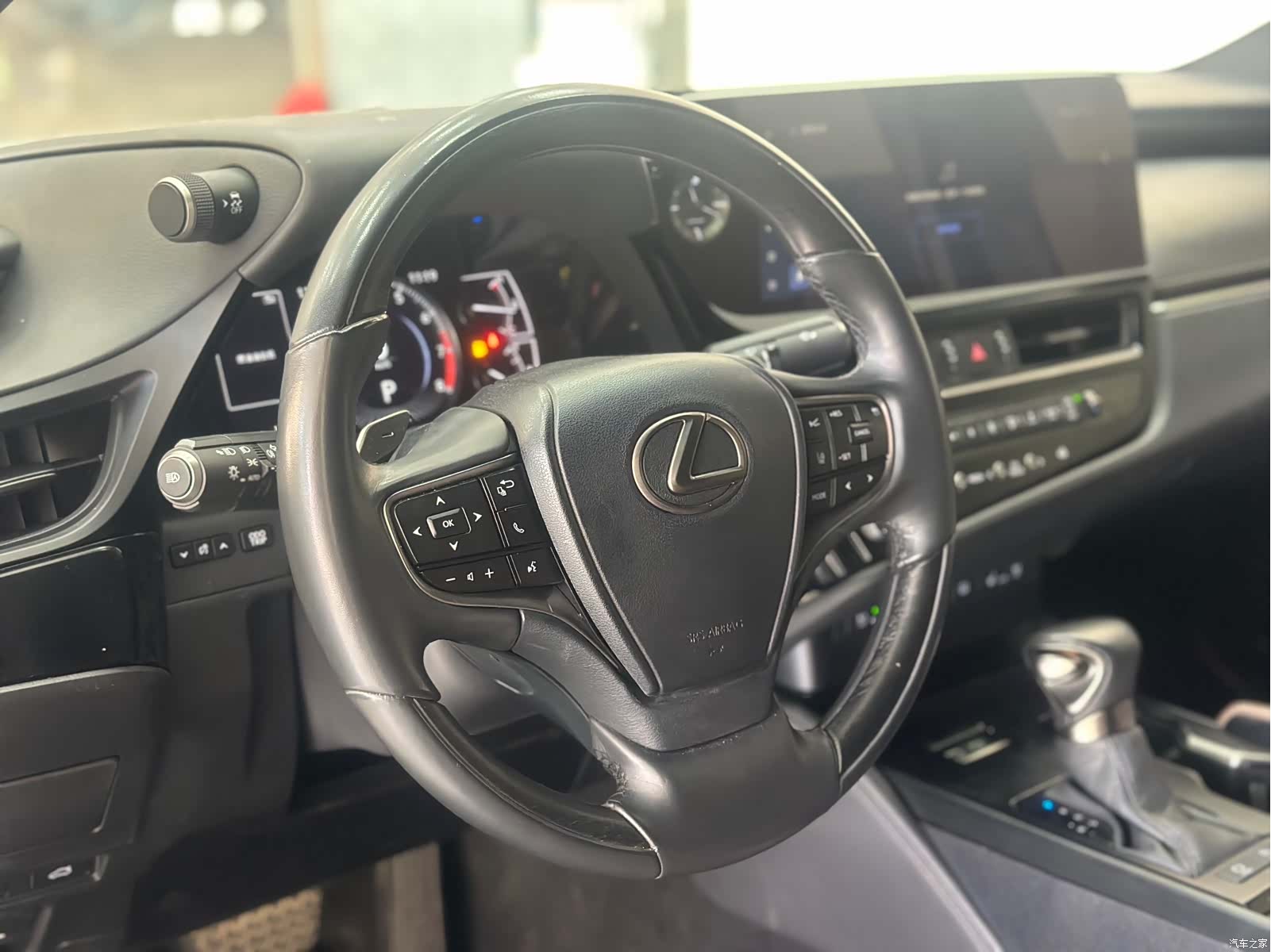 Lexus ES, 2023 9
