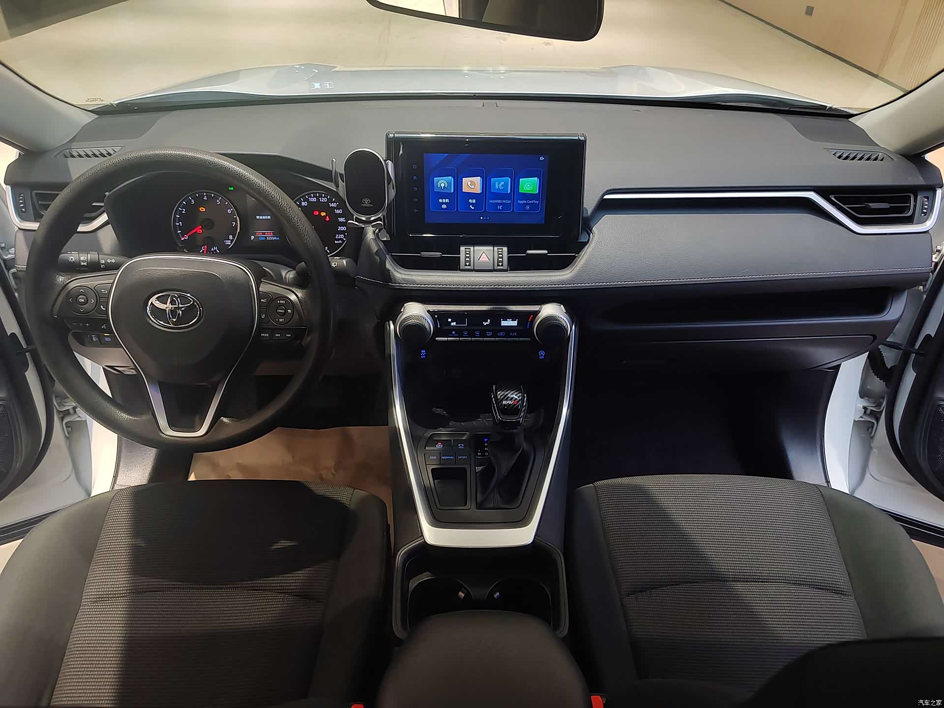 Toyota RAV4, 2022 13