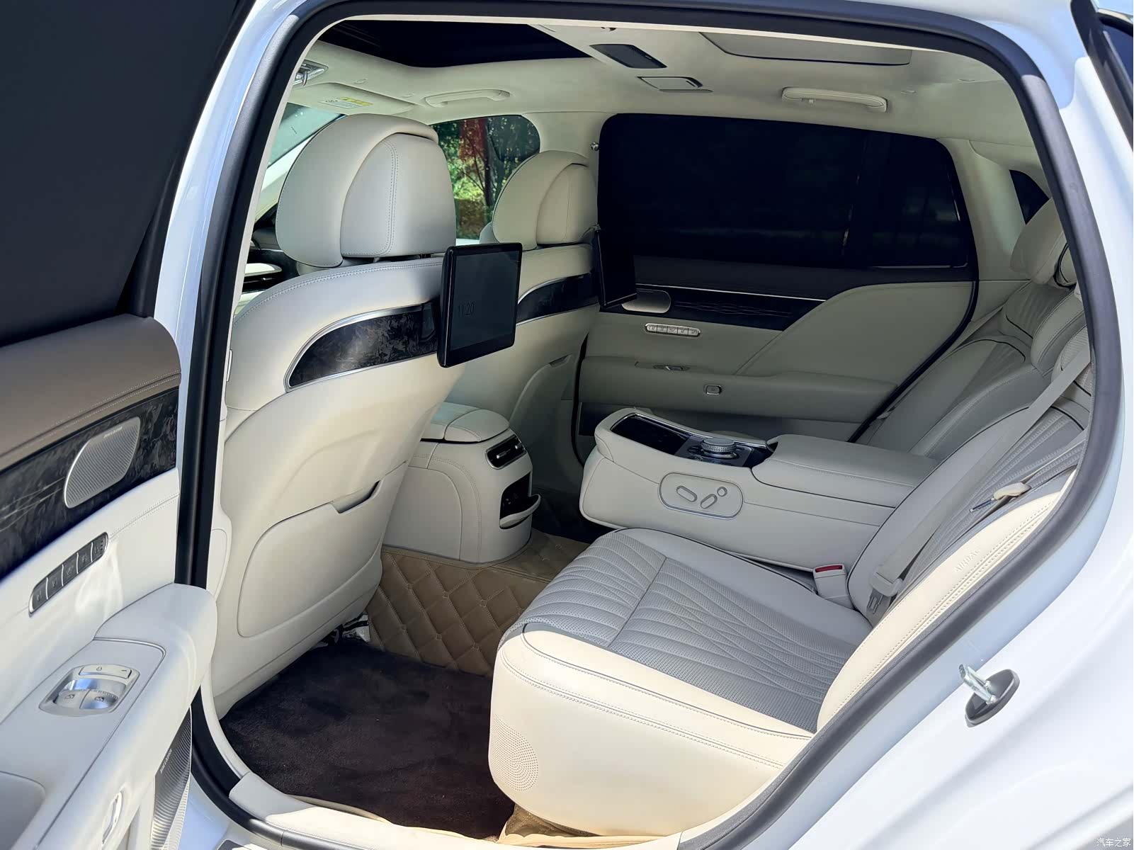 Genesis G90, 2023 9