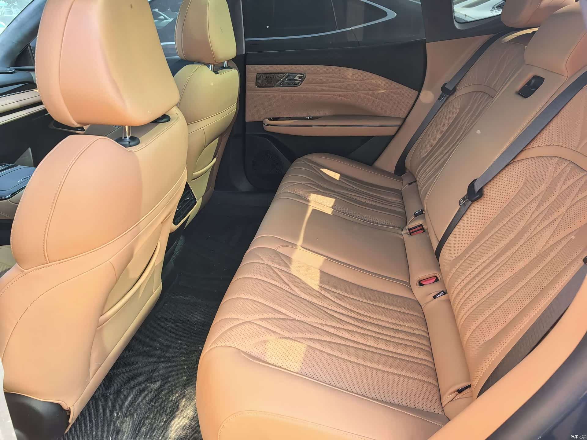Geely 8, 2025 все фото