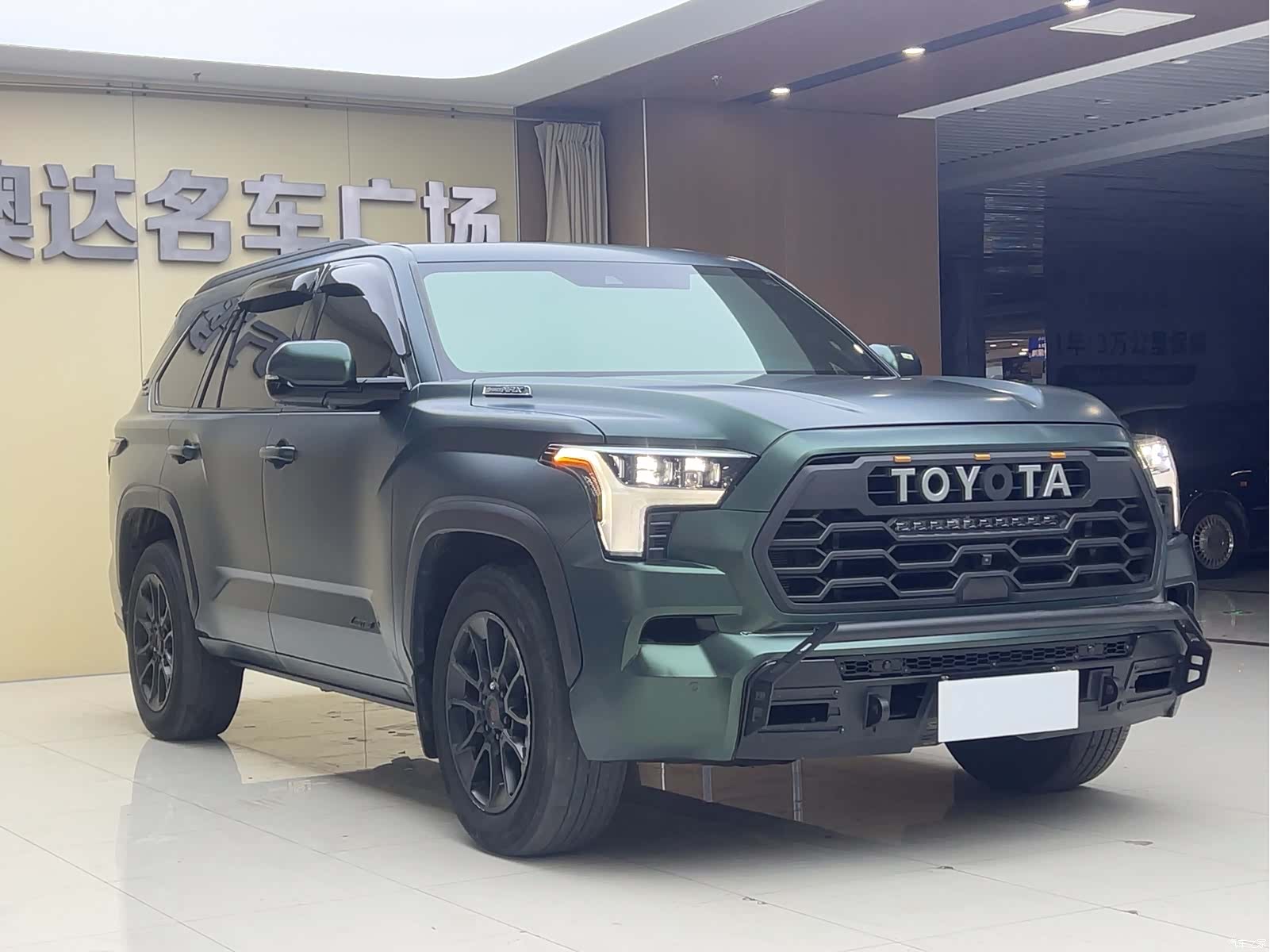 Toyota Sequoia, 2024 3
