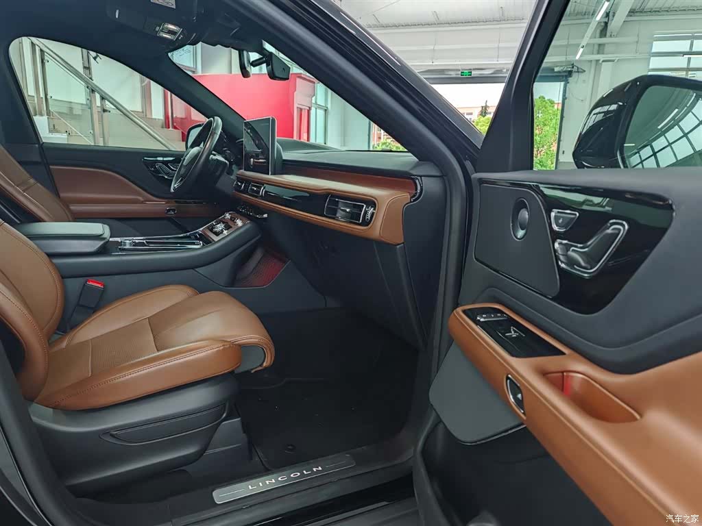 Lincoln Aviator, 2022 8