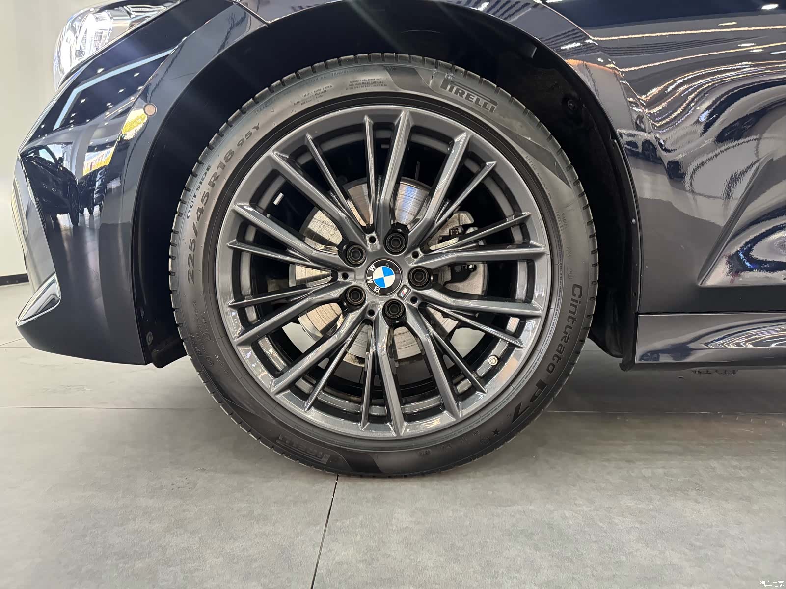 BMW 3 Series, 2024 все фото