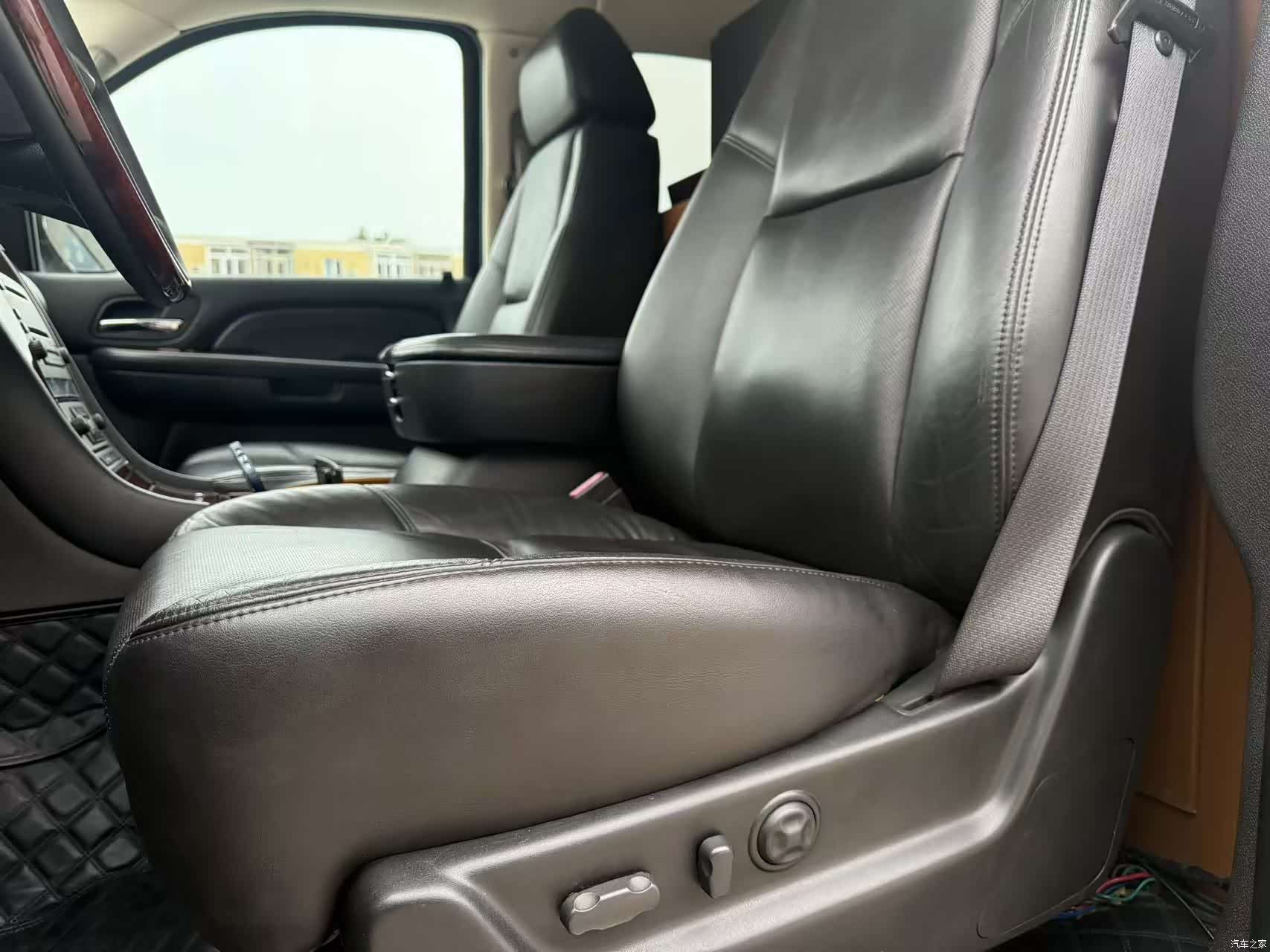 Cadillac Escalade, 2011 10
