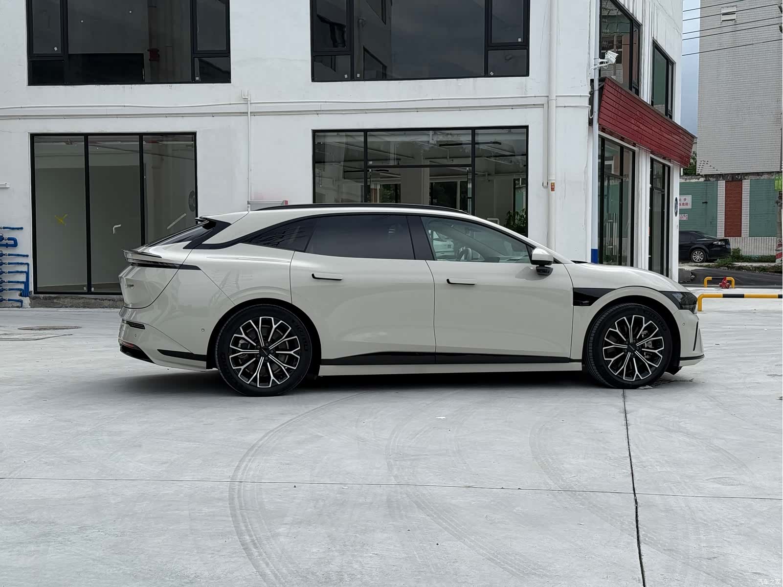 Zeekr 007, 2025 7