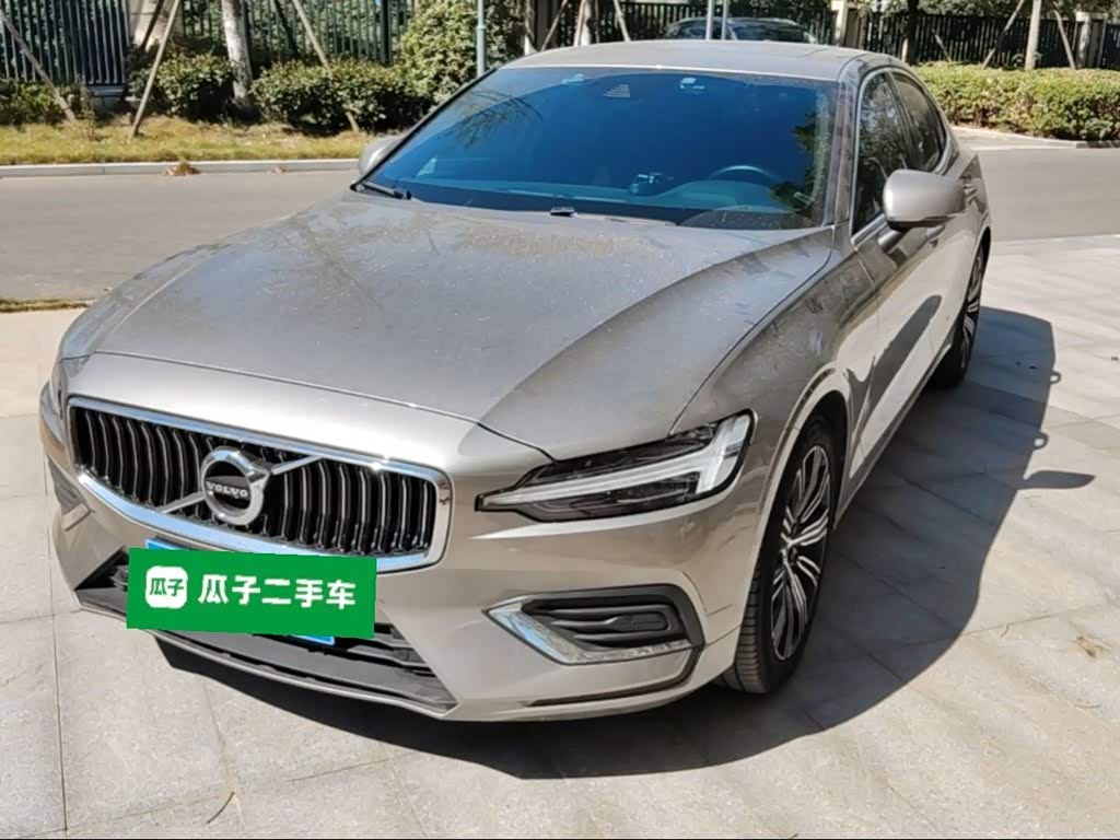 Volvo S60 2022 B4 Luxury