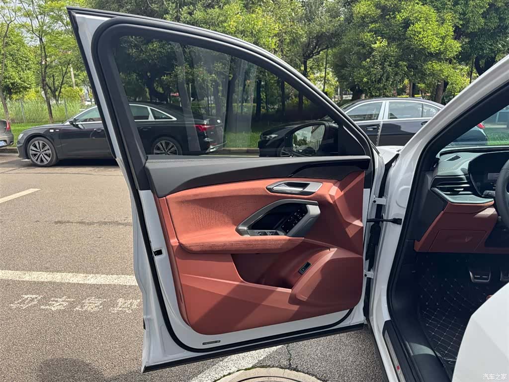 Audi Q5L, 2026 13