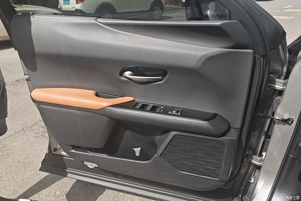 Lexus UX, 2021 7