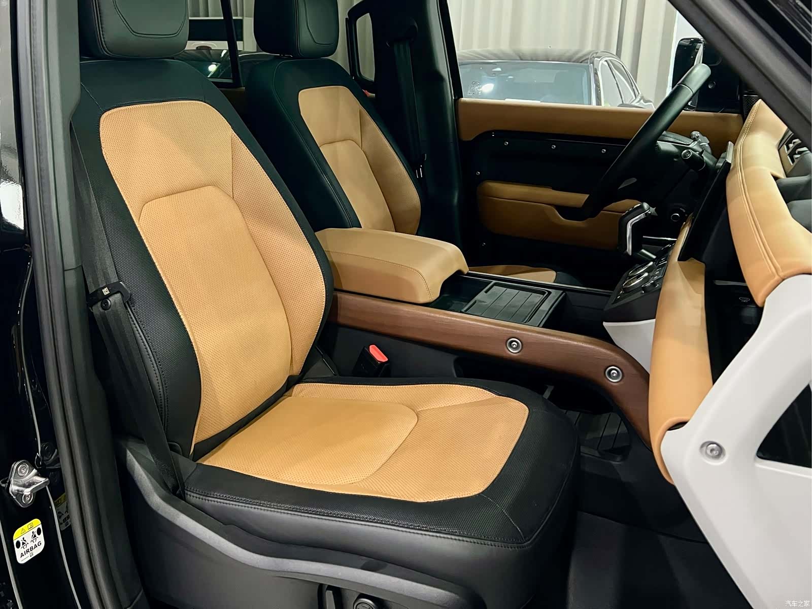 Land Rover Defender, 2024 8