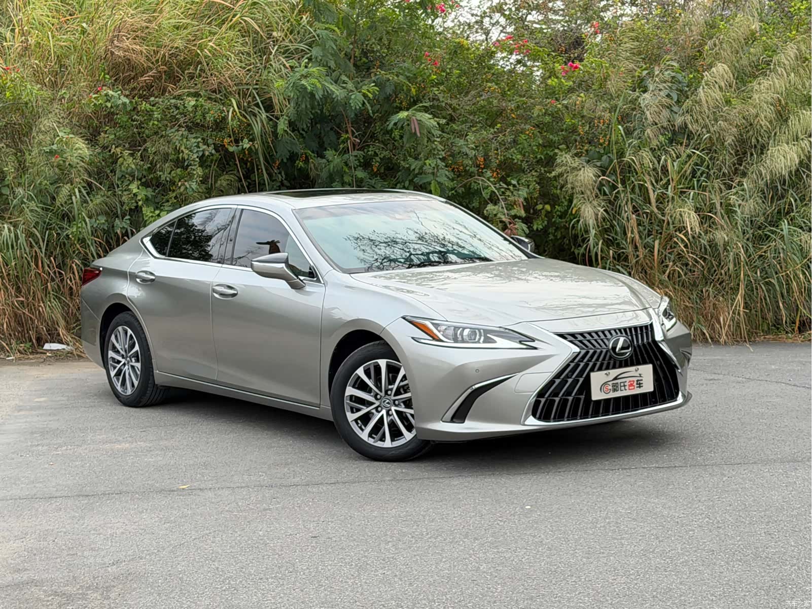 Lexus ES, 2022 3