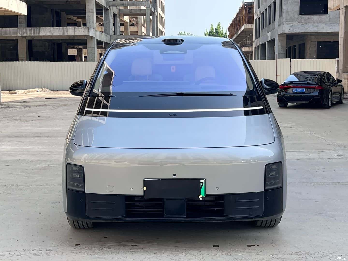 Li Auto MEGA, 2025 9
