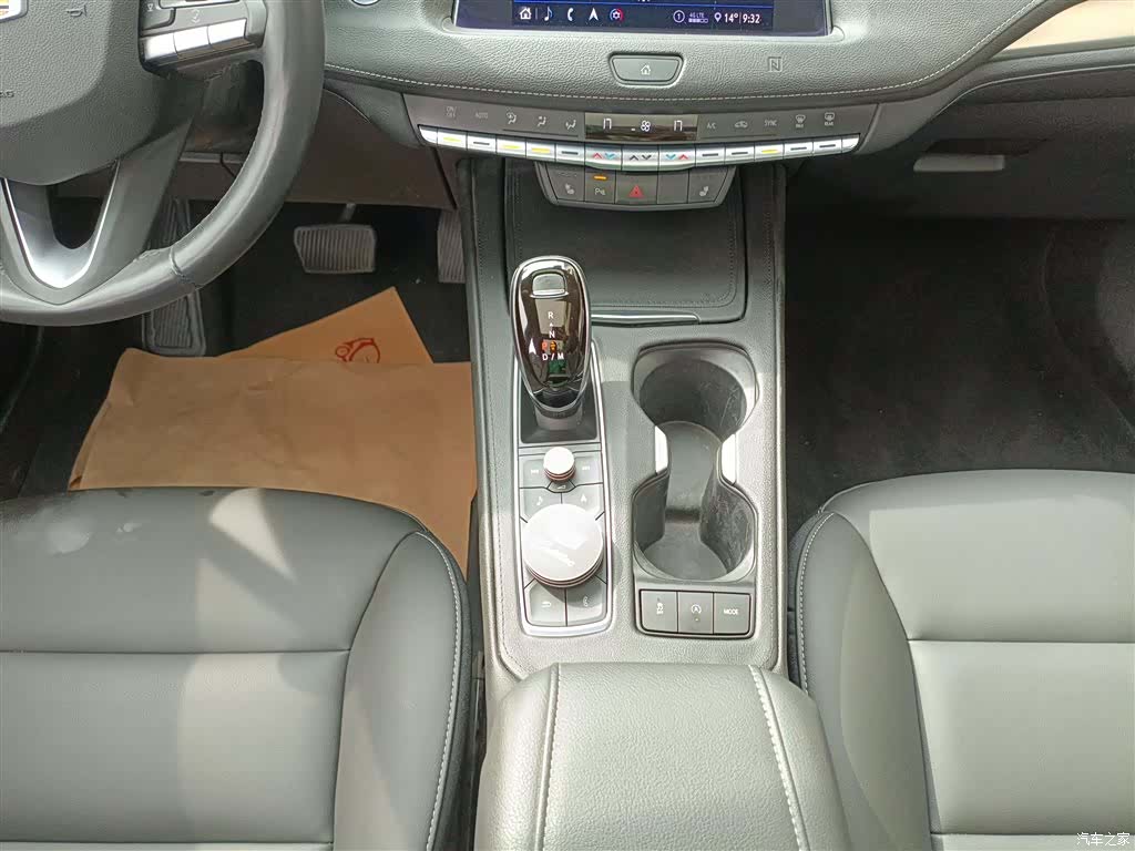 Cadillac XT4, 2020 10